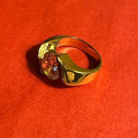 Goldtone 2 ct Cubic Zirconia ring - size 6 - Picture 6 of 7